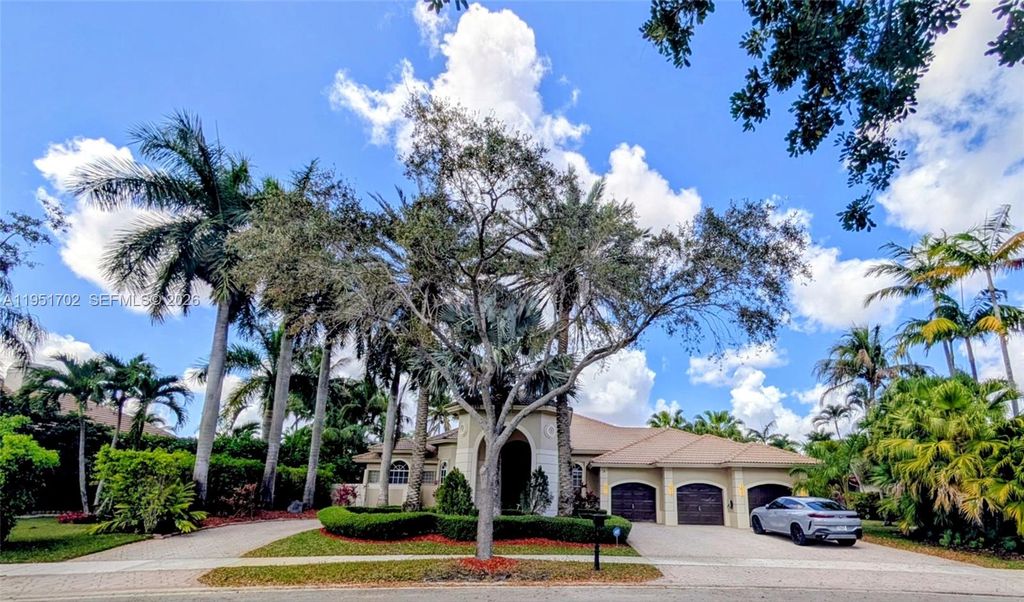 Photo of 104 Dockside Cir, Weston, FL 33327 (MLS # A11951702)