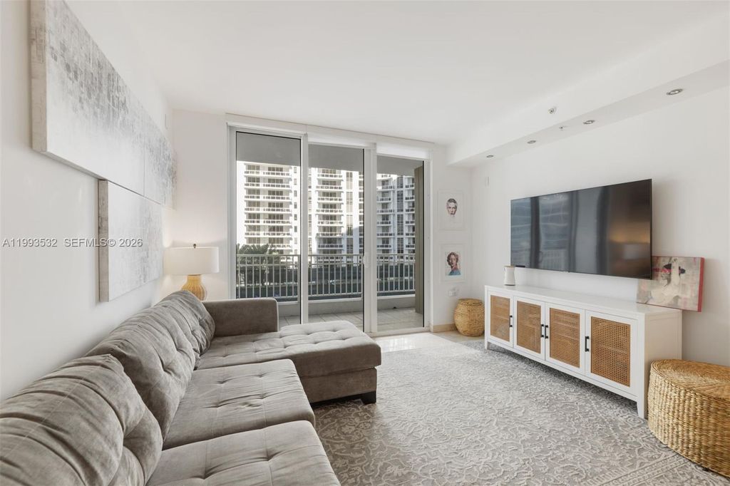 Photo of 801 Brickell Key Blvd #806, Miami, FL 33131 (MLS # A11993532)
