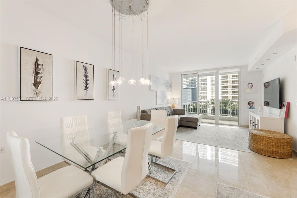 Photo of 801 Brickell Key Blvd #806, Miami, FL 33131 (MLS # A11993532)