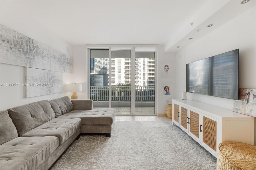 Photo of 801 Brickell Key Blvd #806, Miami, FL 33131 (MLS # A11993532)