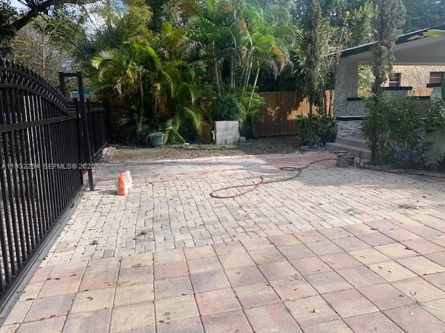 BISCAYNE AVE TRACT - Residential Lease