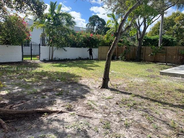 BISCAYNE AVE TRACT - Residential Lease