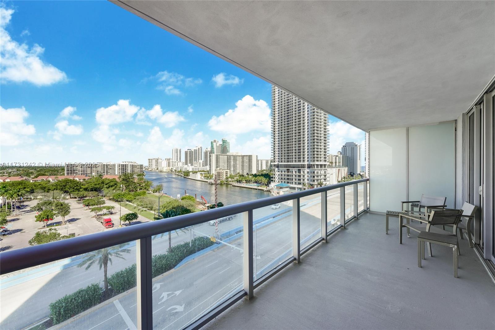2602 E Hallandale Beach Blvd R1006