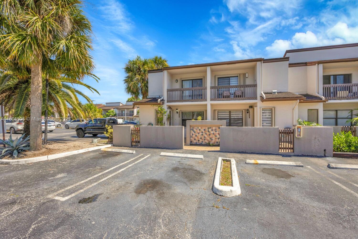 10000 NW 41st St 25