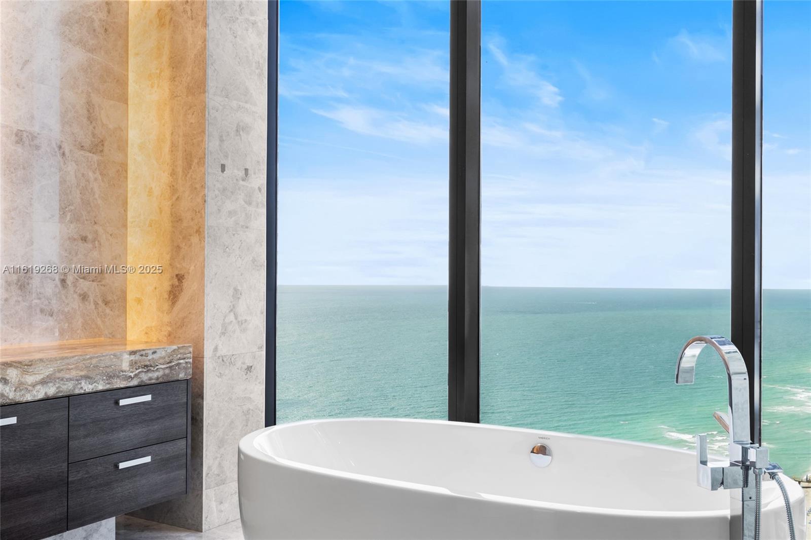 MUSE CONDO - Residential