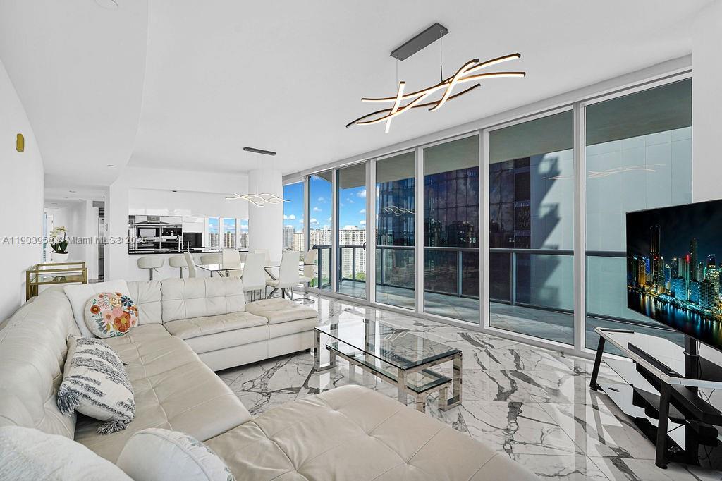 JADE OCEAN - Residential