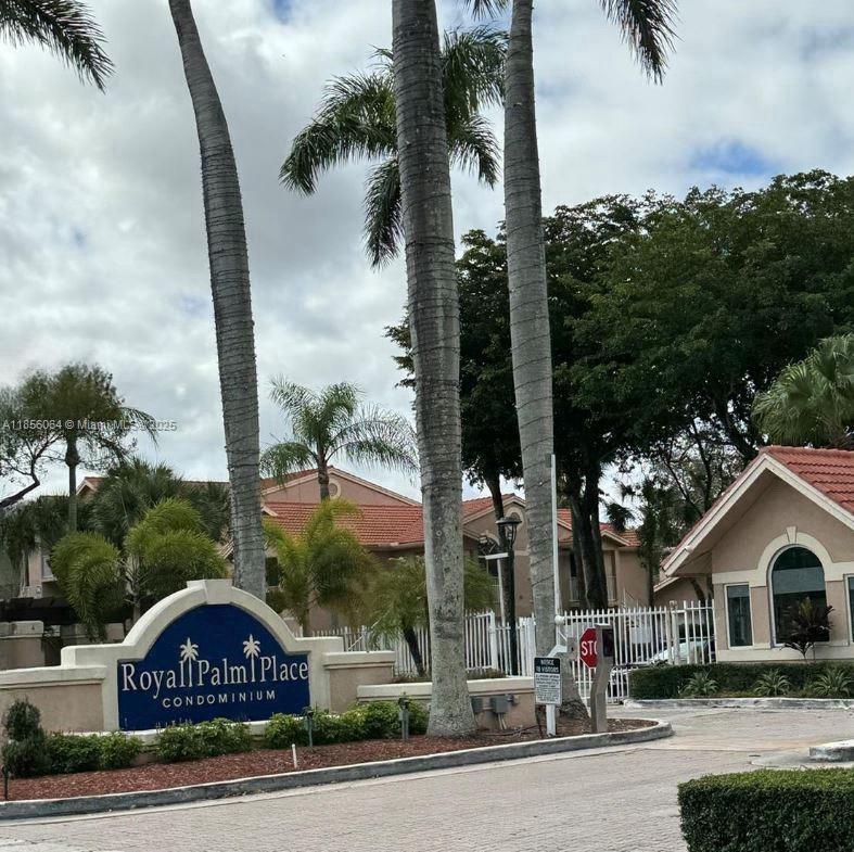 2-bedroom, 2-bathroom apartment in the desirable Hammocks community. Enjoy the perfect blend of comfort and style with a formal dining room, modern kitchen, and in-unit washer and dryer, oversized balcony with a storage room. Plenty of closets. Lots of resort-style amenities, including an oversized pool, fitness center, tennis and basketball courts, and a children's playground. Experience the ultimate in carefree living with 24/7 security and convenient on-site management.