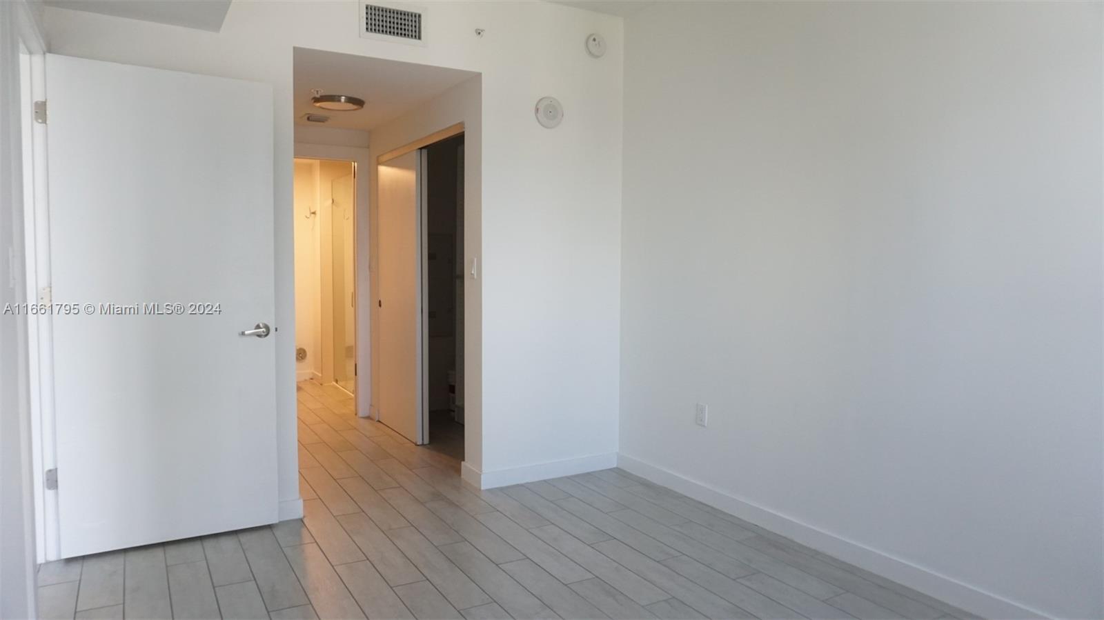 26 EDGEWATER CONDO - Residential Lease