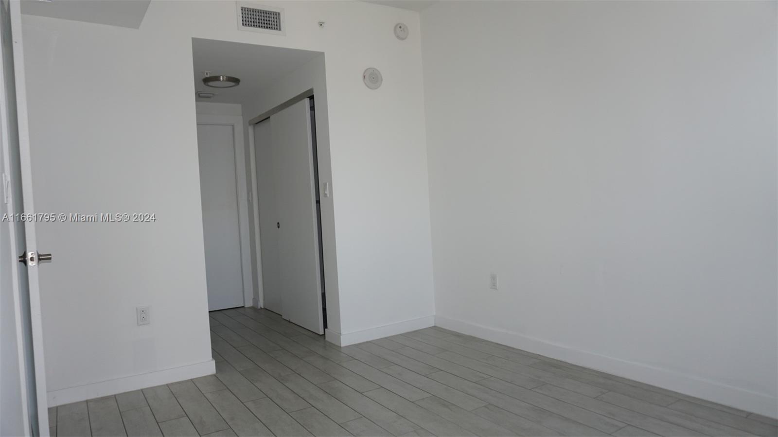 26 EDGEWATER CONDO - Residential Lease