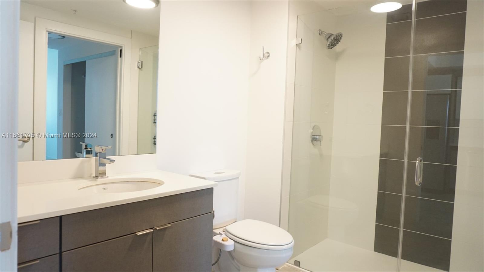 26 EDGEWATER CONDO - Residential Lease