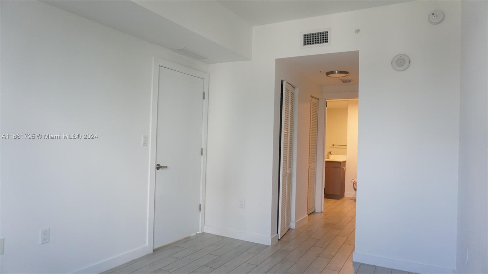 26 EDGEWATER CONDO - Residential Lease