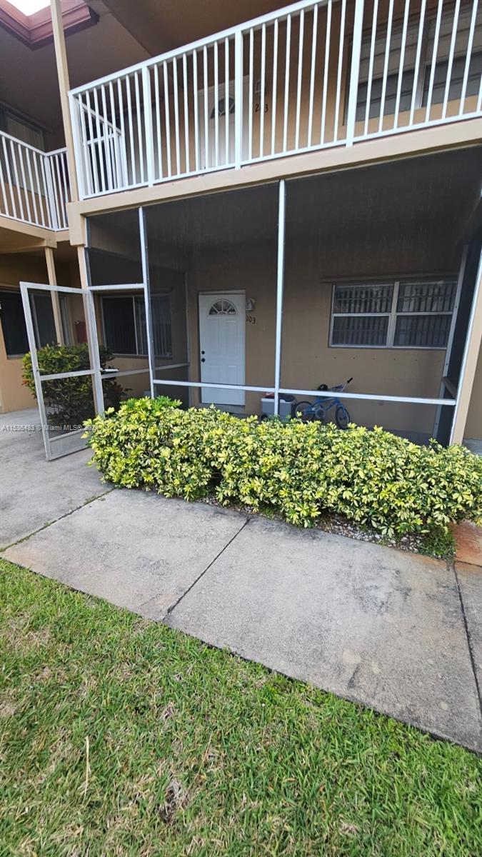 very nice 1 bed 1 bath in Hollywood, total remodel, floor, kitchen, bathroom, close to courthouse and police station in Hollywood, excellent location