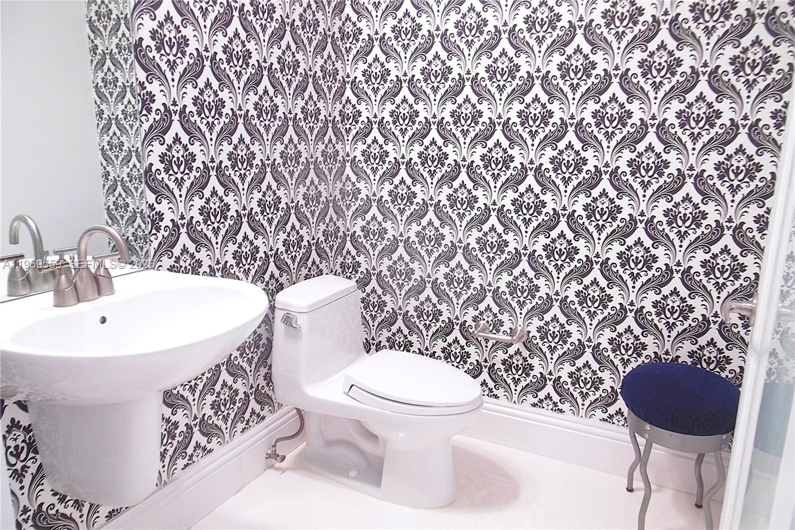 THE MERIDIAN CONDO - Residential Lease