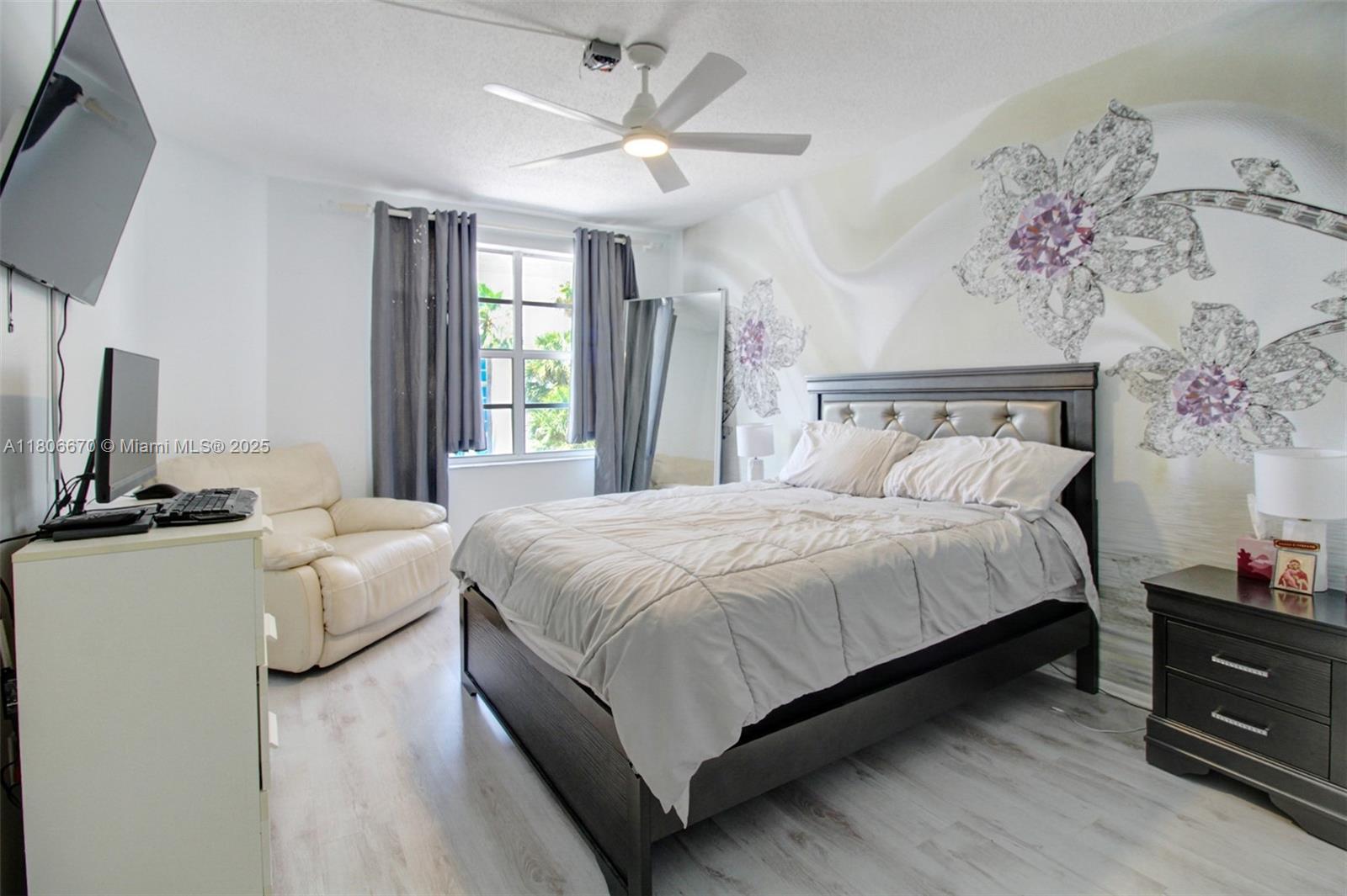 HEMISPHERES CONDO - Residential