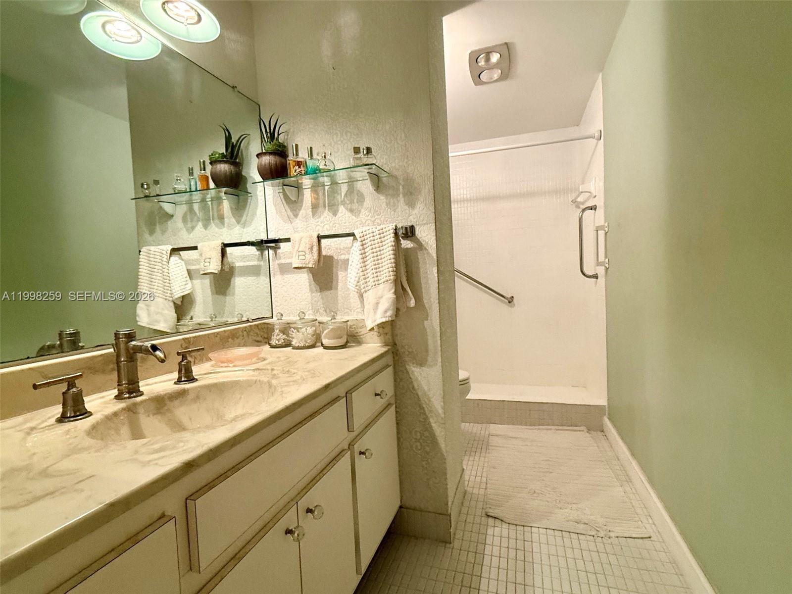 HILLCREST EAST NO 22 COND - Residential