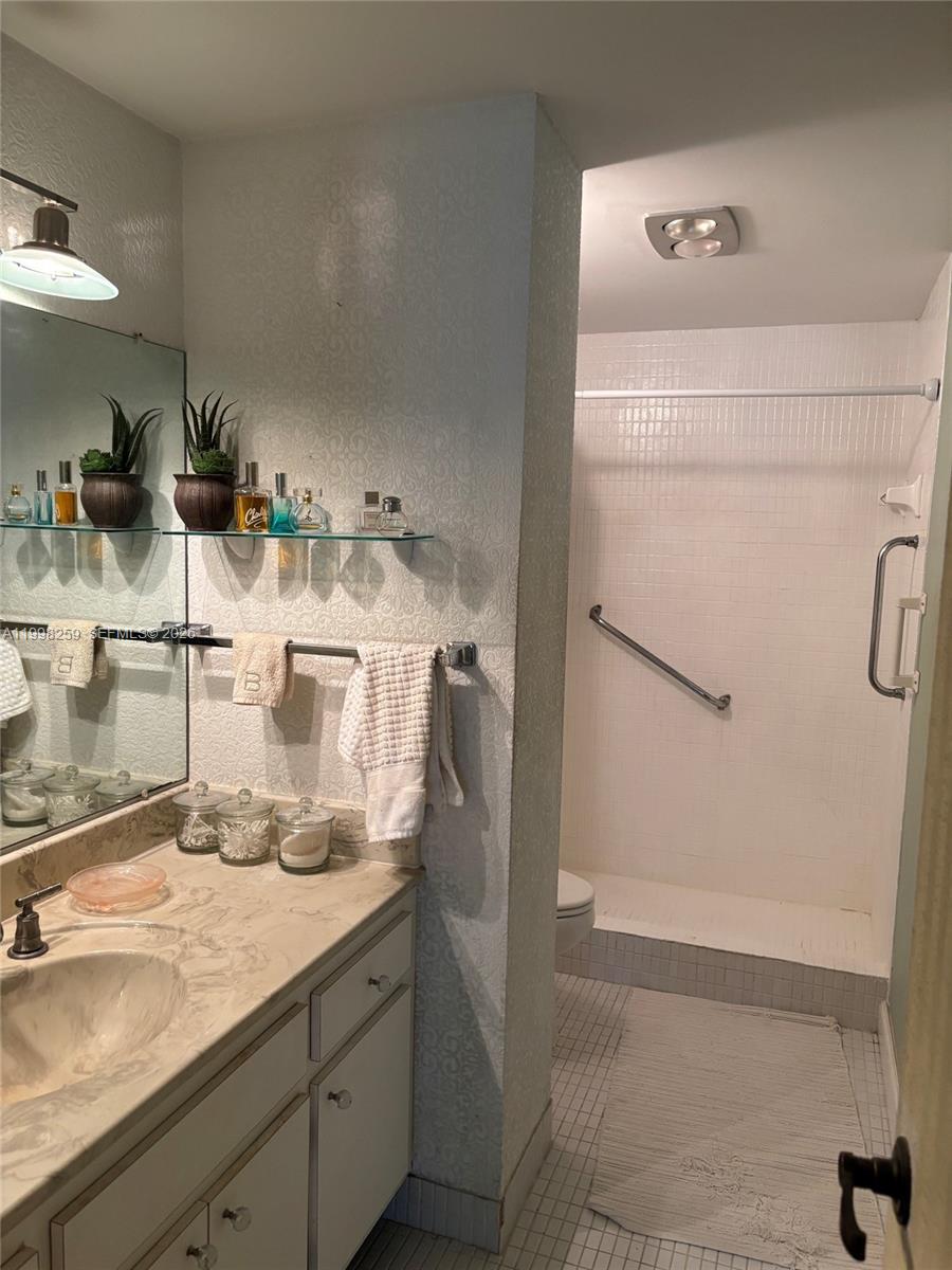 HILLCREST EAST NO 22 COND - Residential