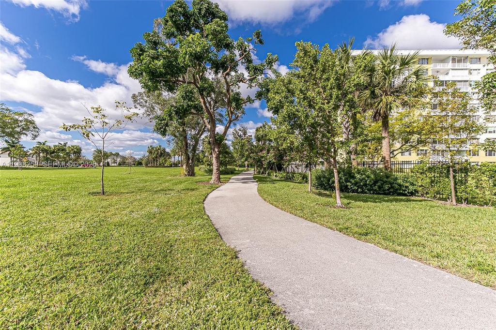 Photo of 4350 Hillcrest Dr #303, Hollywood, FL 33021 (MLS # A11998259)