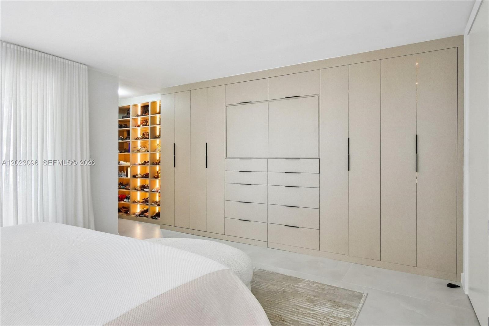 GRAPETREE TOWNHOUSE CONDO - Residential