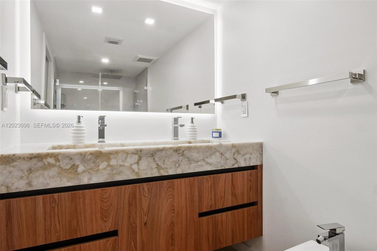 GRAPETREE TOWNHOUSE CONDO - Residential