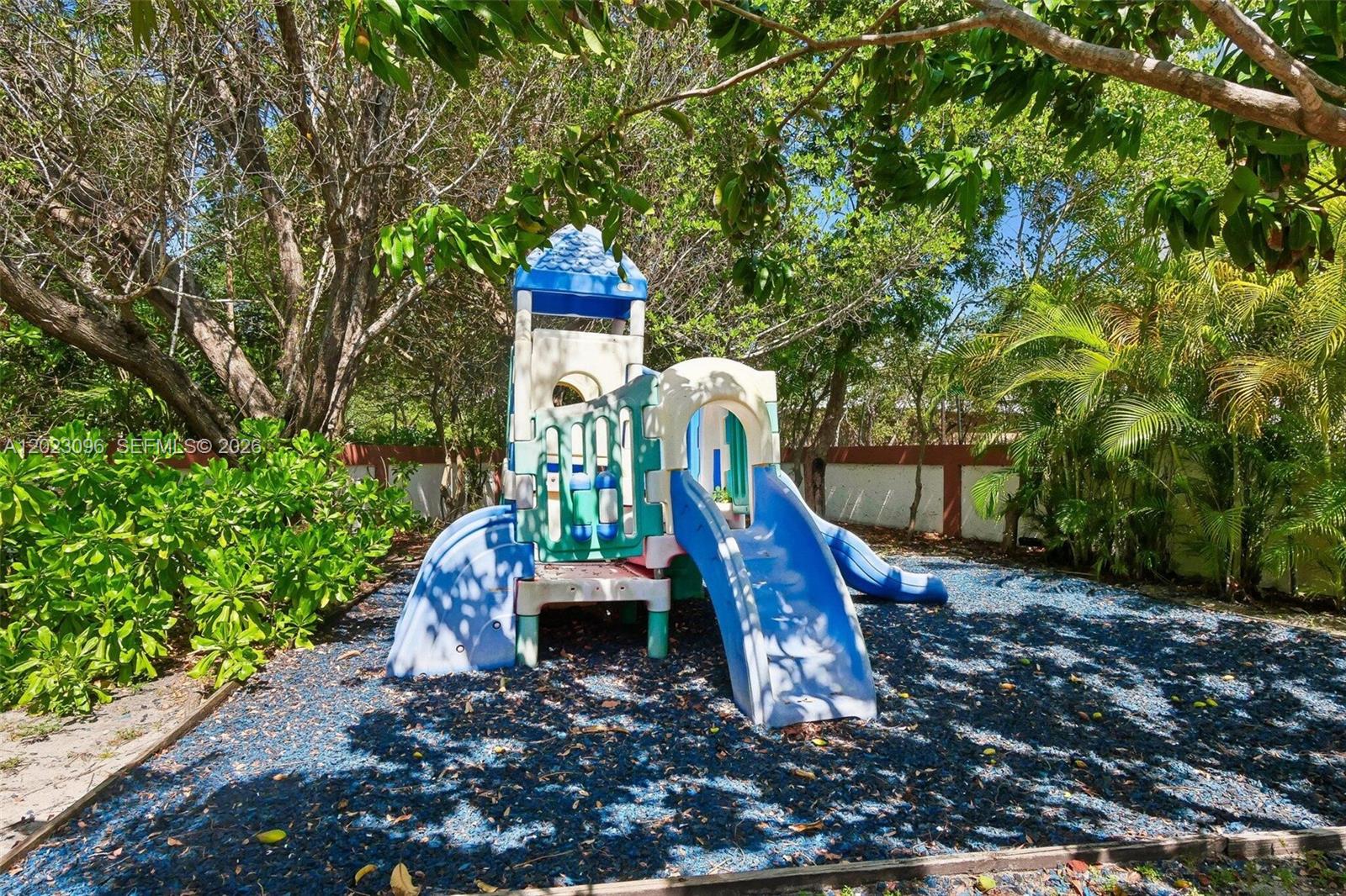 GRAPETREE TOWNHOUSE CONDO - Residential
