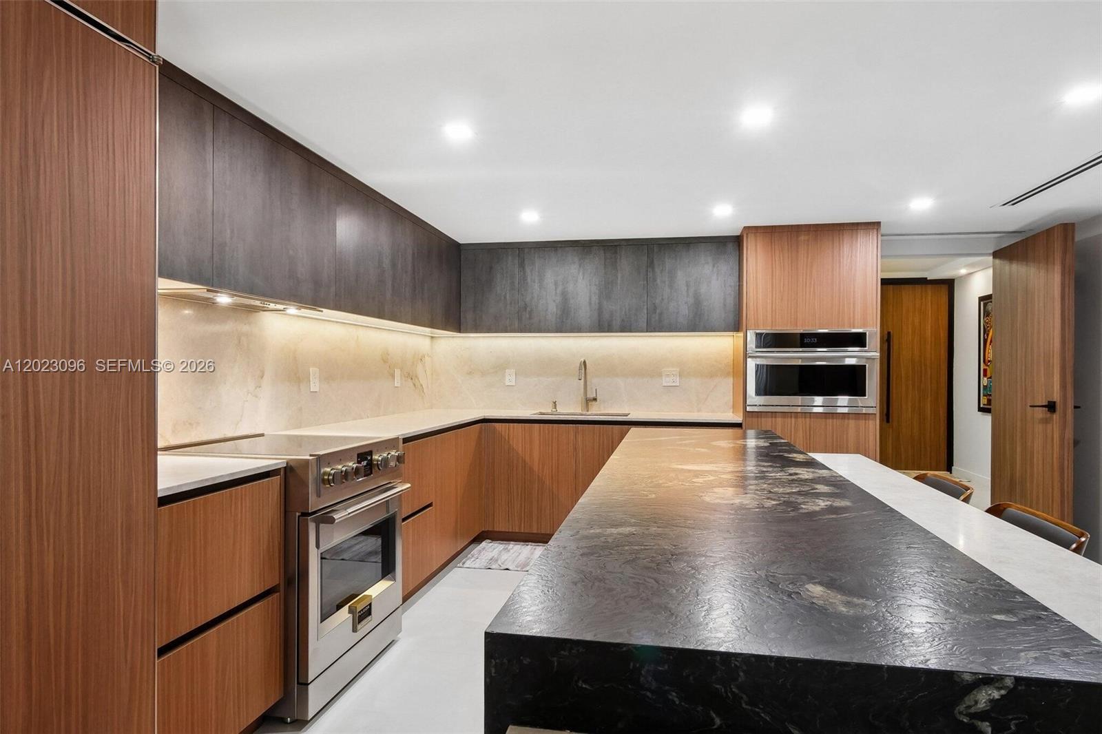 GRAPETREE TOWNHOUSE CONDO - Residential