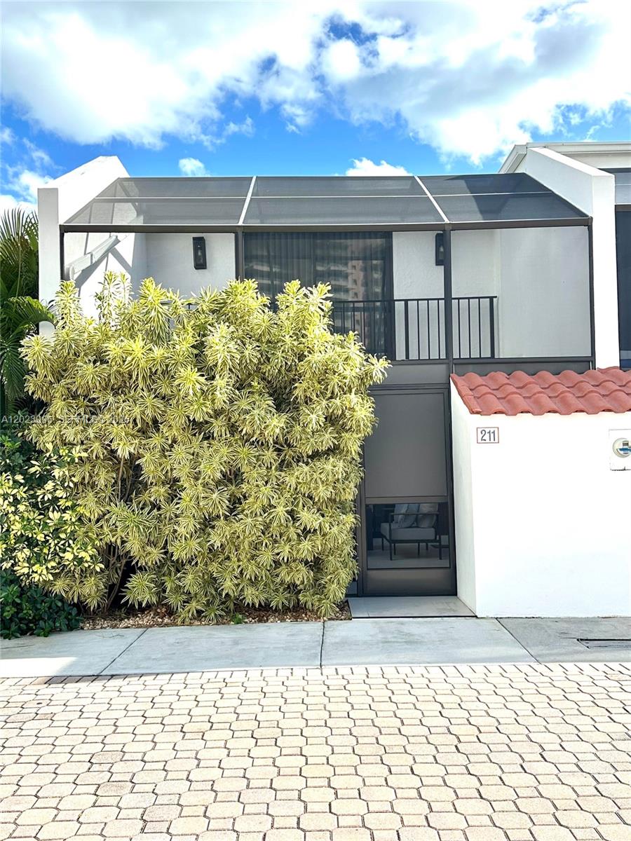 GRAPETREE TOWNHOUSE CONDO - Residential