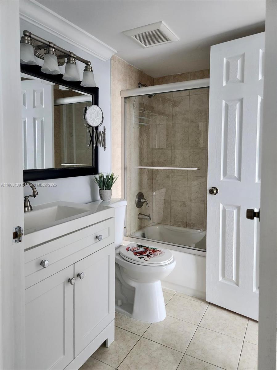 INTERNATIONAL PARK CONDO - Residential