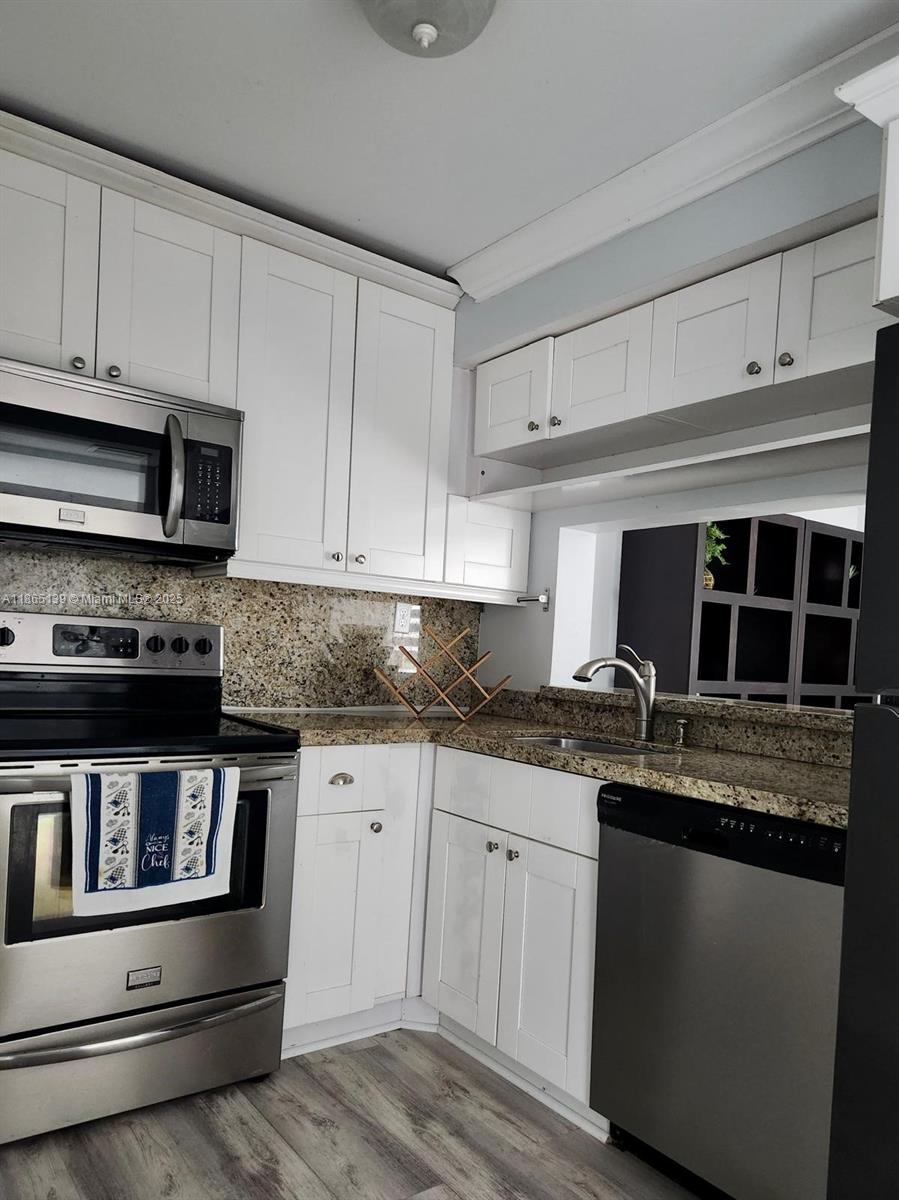 INTERNATIONAL PARK CONDO - Residential