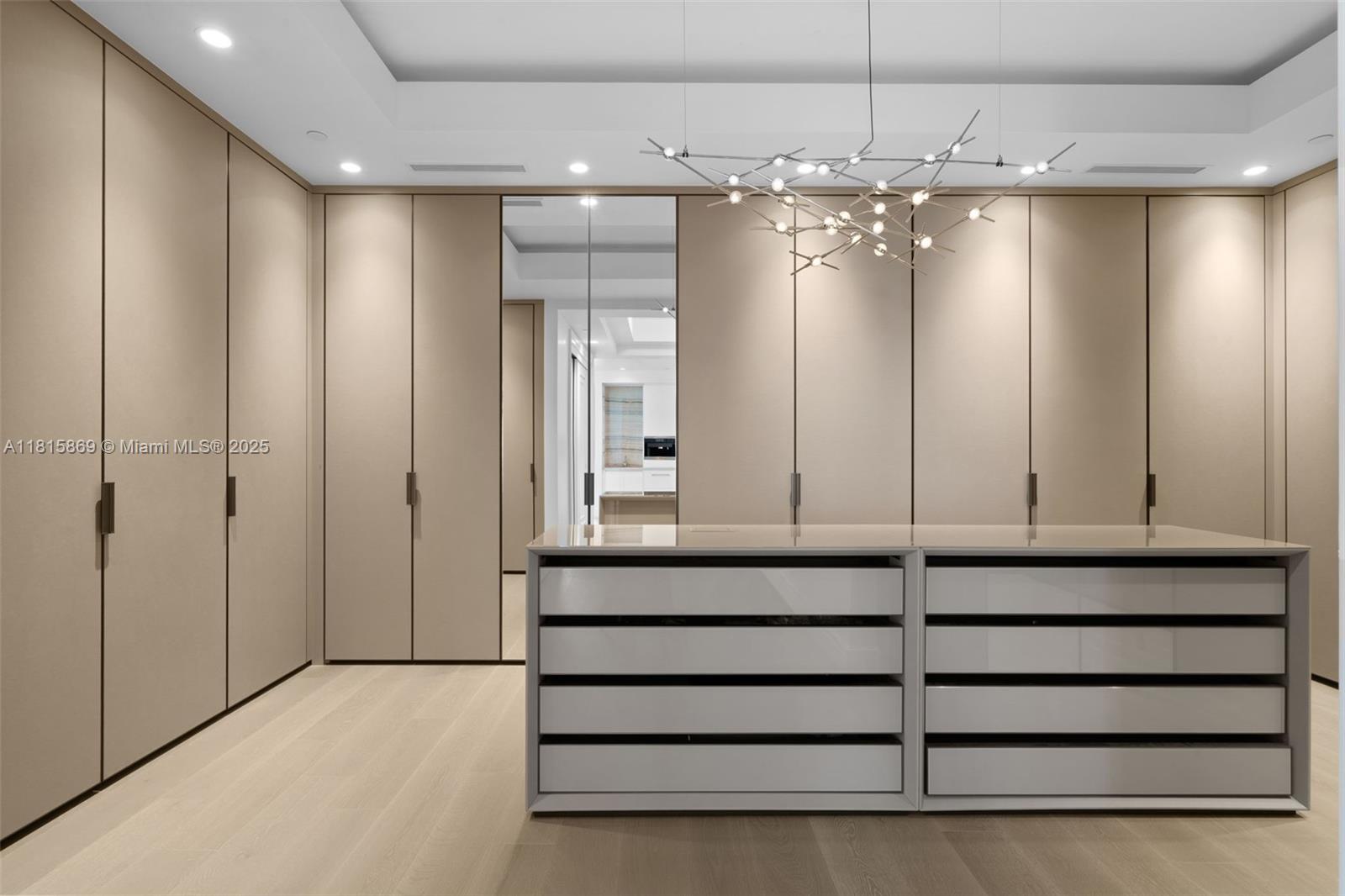 NORTH BISCAYNE BEACH AMEN - Residential