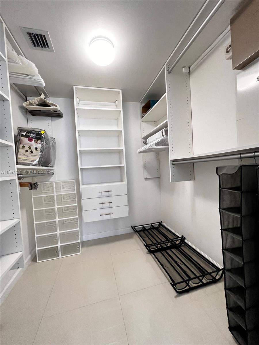 ICONBRICKELL CONDO NO 1 - Residential