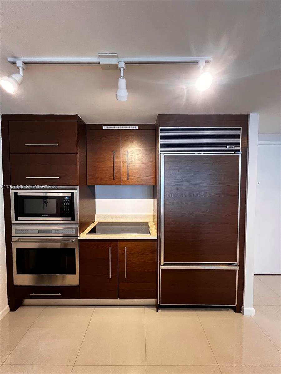 ICONBRICKELL CONDO NO 1 - Residential