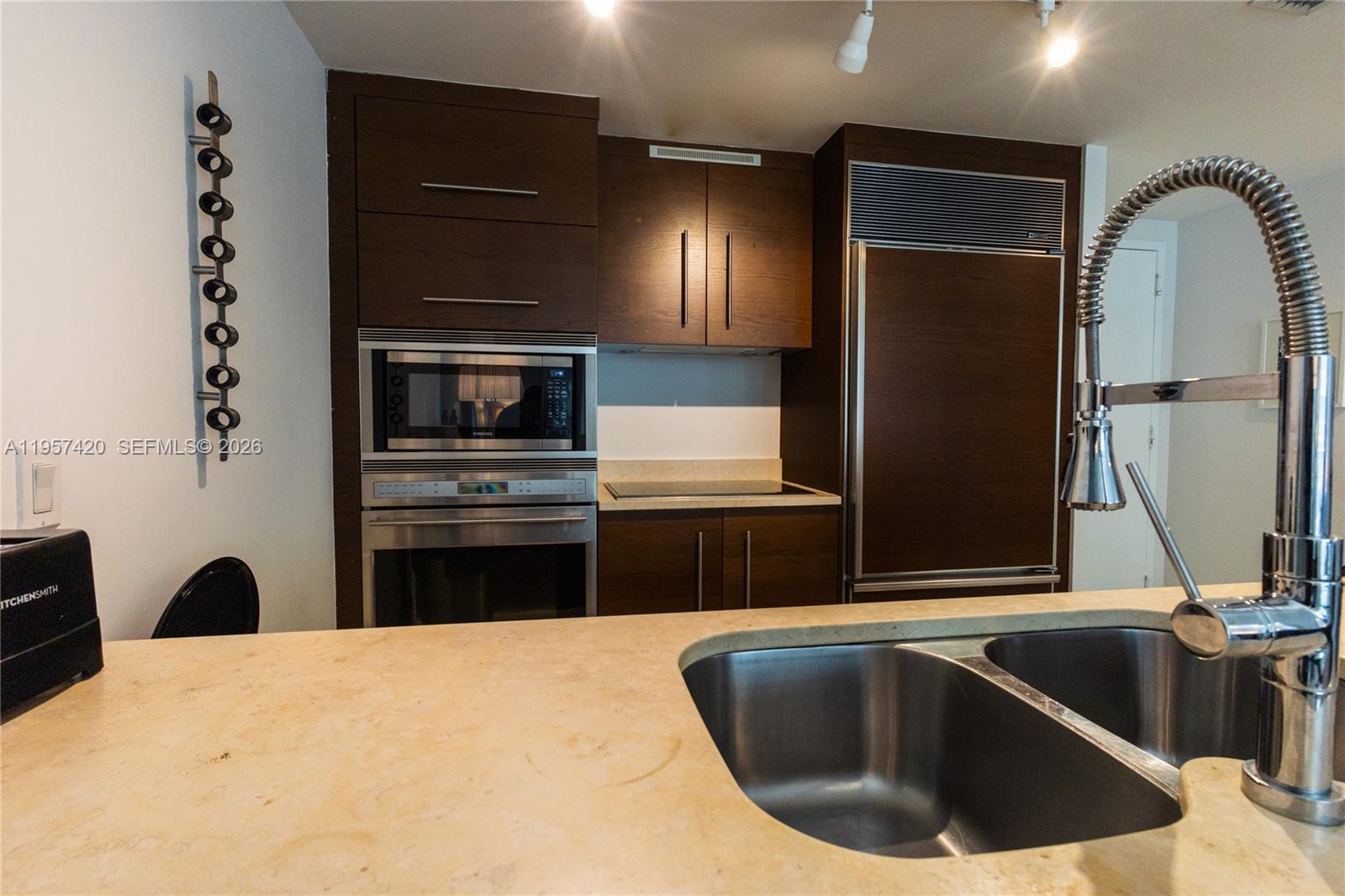 ICONBRICKELL CONDO NO 1 - Residential