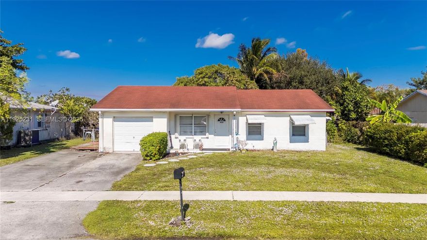 WHAT AN OPPORTUNITY!! 3 BEDROOM 2 BATH SINGLE FAMILY HOME WITH LARGE FENCED IN YARD AND SCREENED IN PATIO PLUS A 1/1 EFFICIENCY! YOUNGER ROOF AND BRAND NEW A/C! ONE CAR GARAGE. NO HOA! PRICED TO FLY!