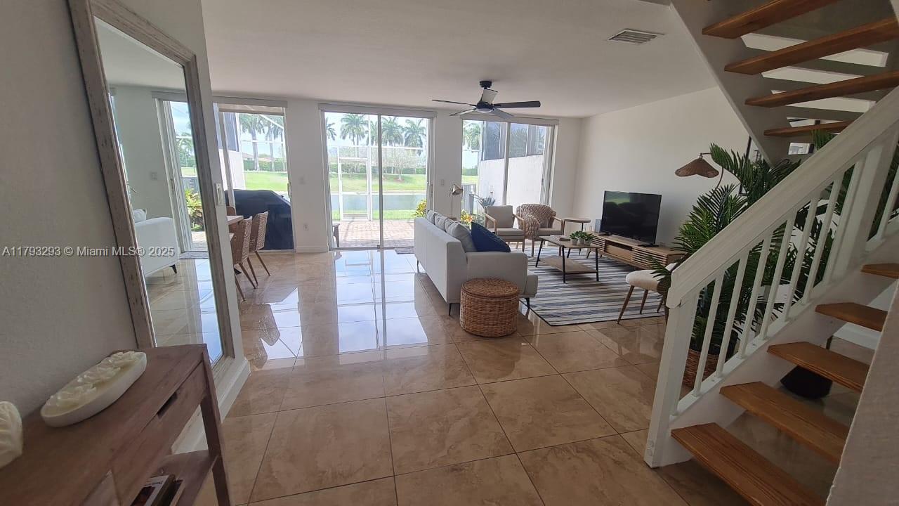 10933 NW 65th St 10933