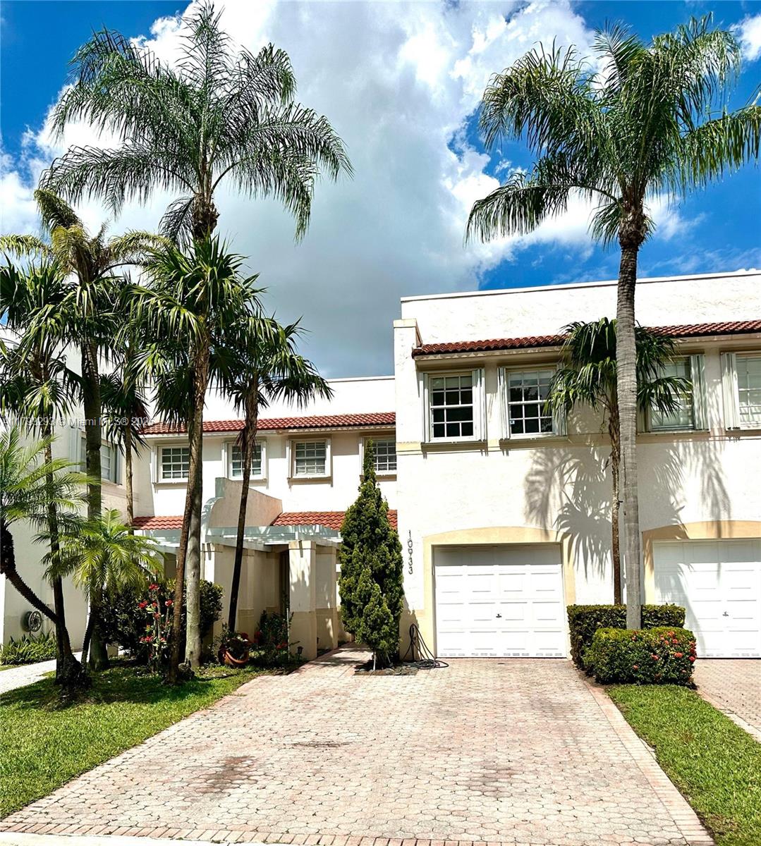 Property for Sale at 10933 Nw 65th St 10933, Doral, Miami-Dade County, Florida - Bedrooms: 3 
Bathrooms: 3  - $750,000