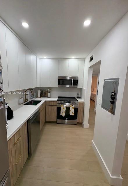 VENETIAN PALMS CONDO - Residential Lease