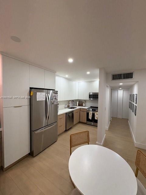 VENETIAN PALMS CONDO - Residential Lease