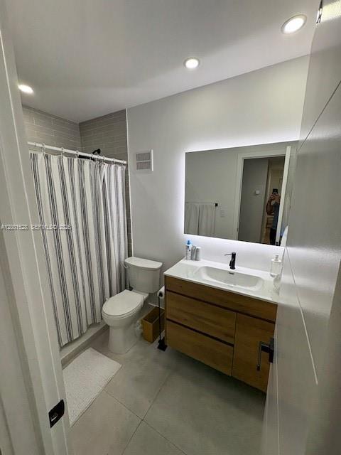 VENETIAN PALMS CONDO - Residential Lease