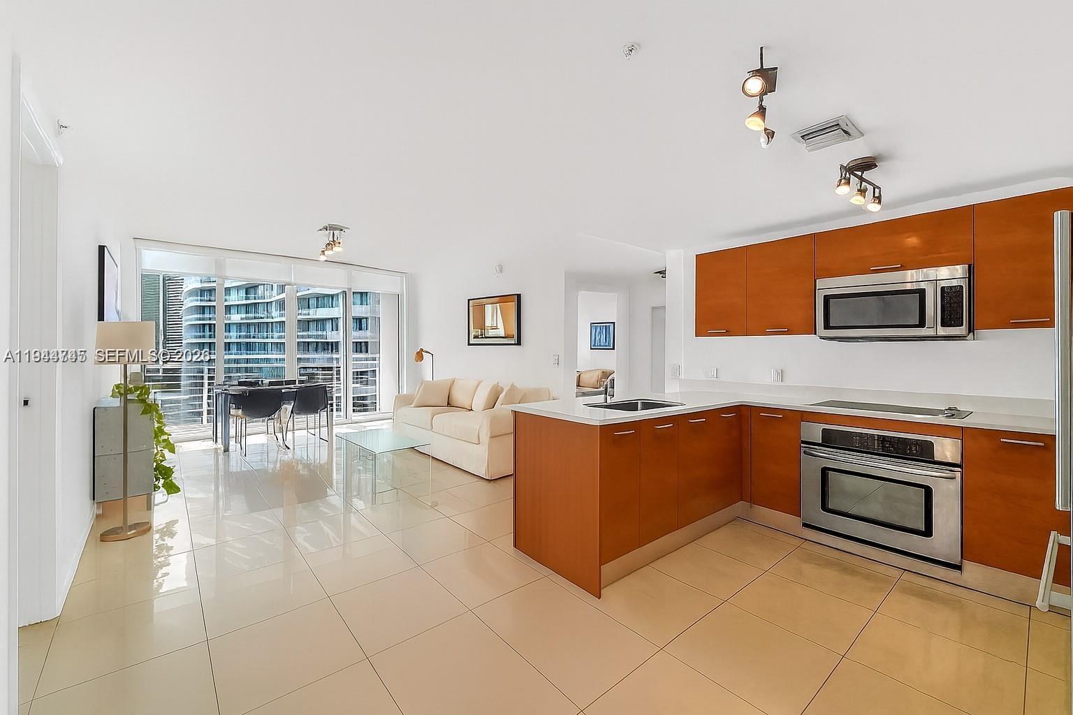 MIDBLOCK MIAMI CONDO - Residential