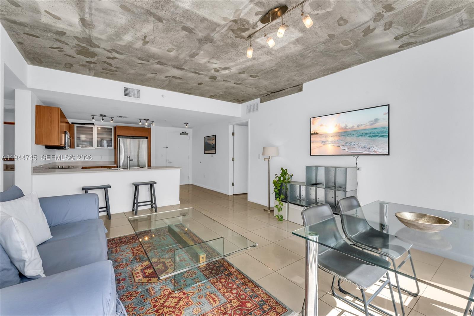 MIDBLOCK MIAMI CONDO - Residential