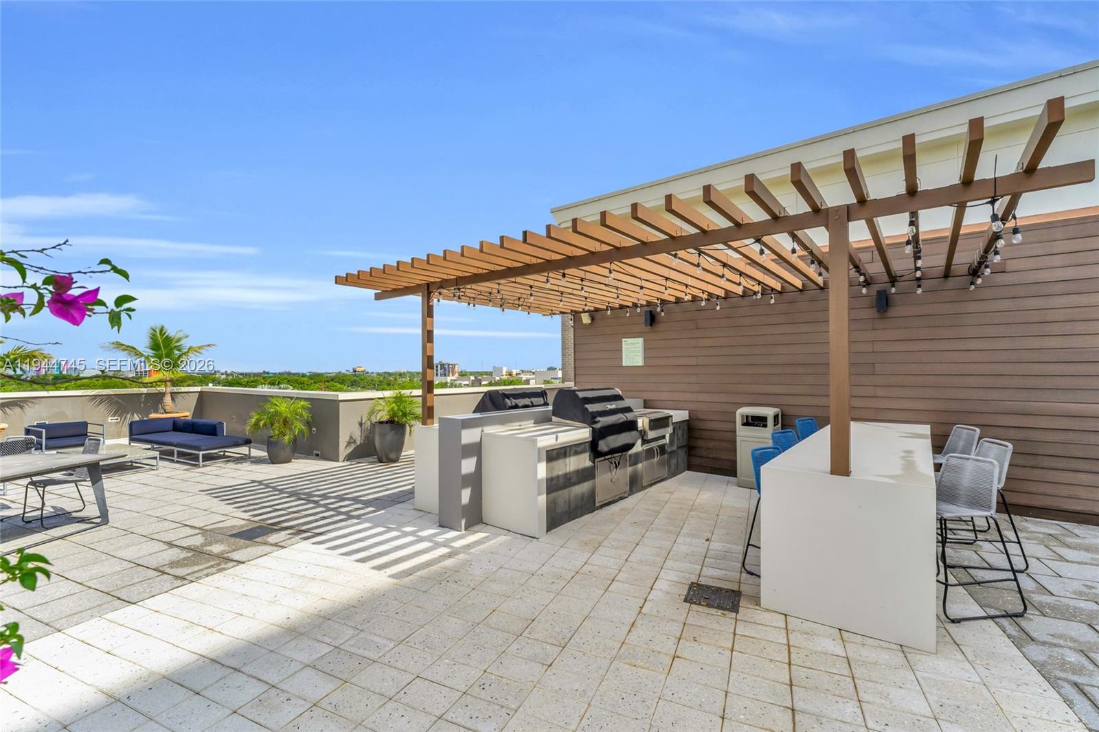 MIDBLOCK MIAMI CONDO - Residential