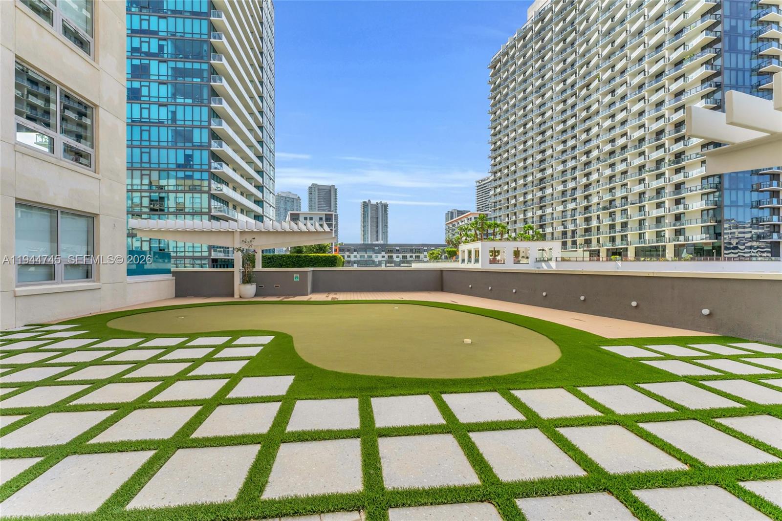 MIDBLOCK MIAMI CONDO - Residential