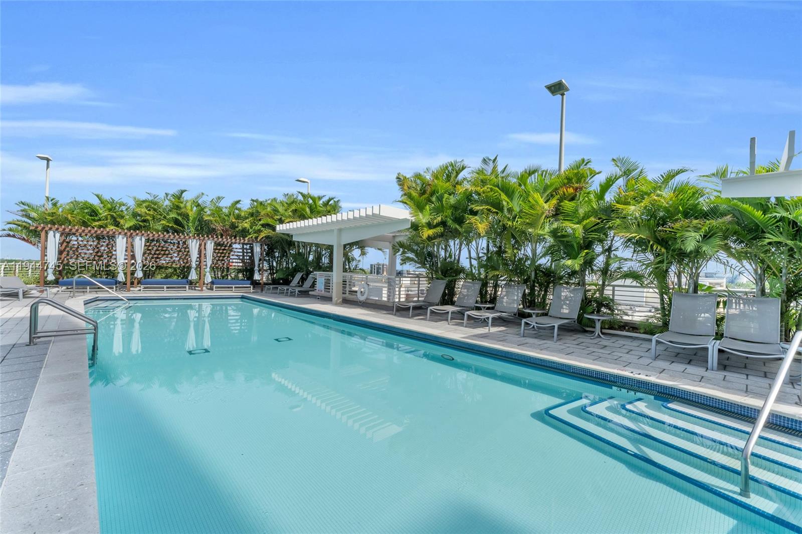 MIDBLOCK MIAMI CONDO - Residential