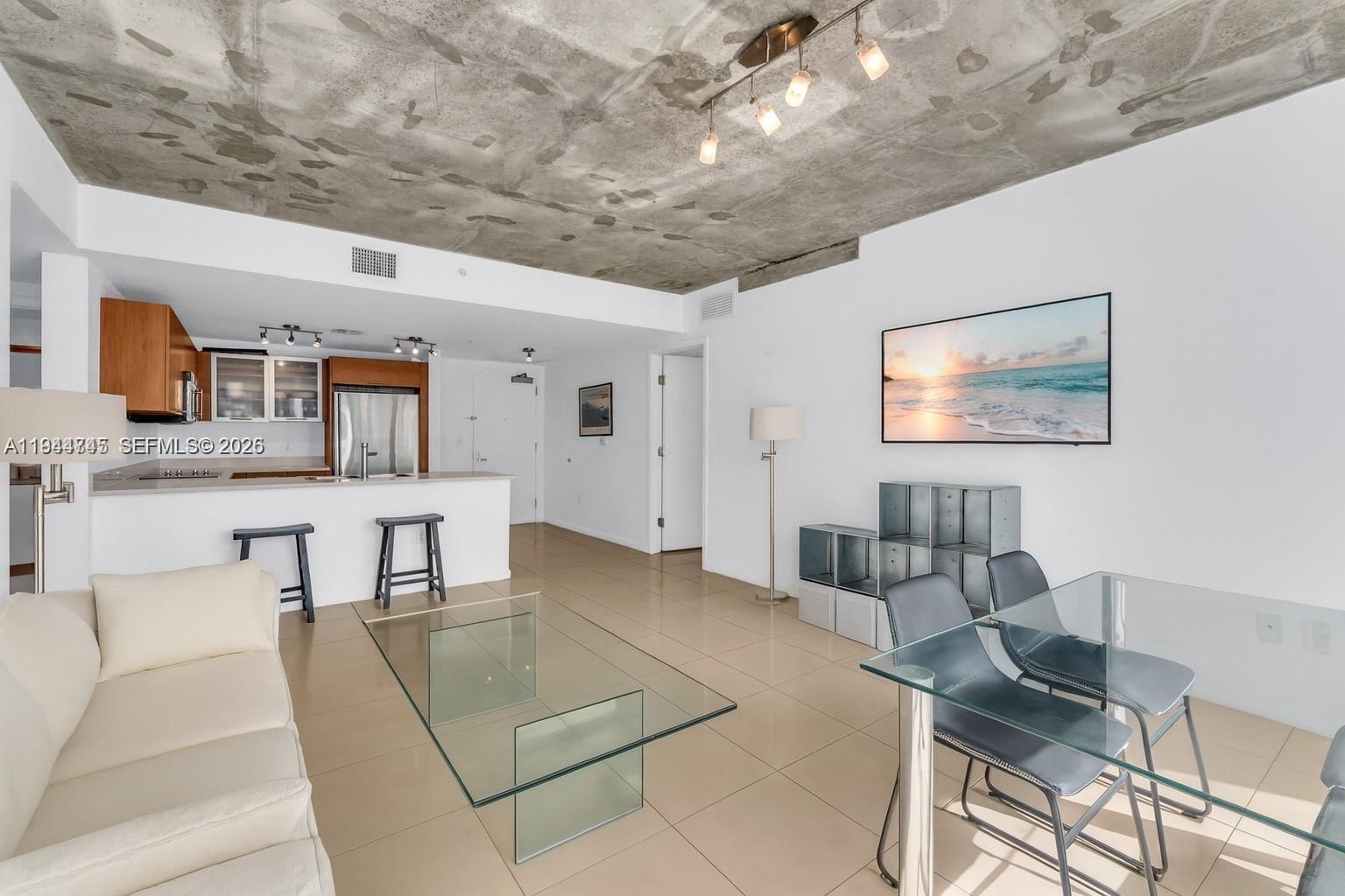 MIDBLOCK MIAMI CONDO - Residential