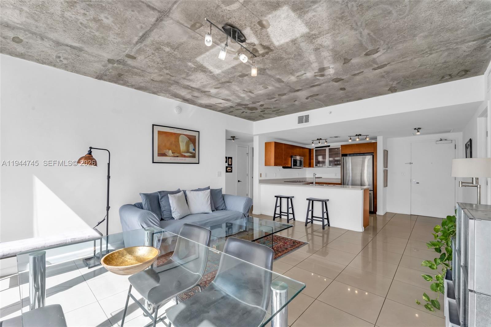 MIDBLOCK MIAMI CONDO - Residential