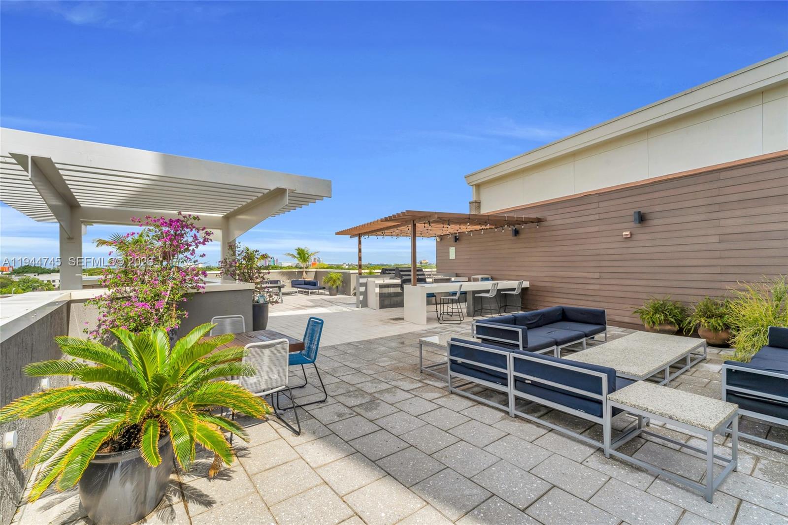 MIDBLOCK MIAMI CONDO - Residential