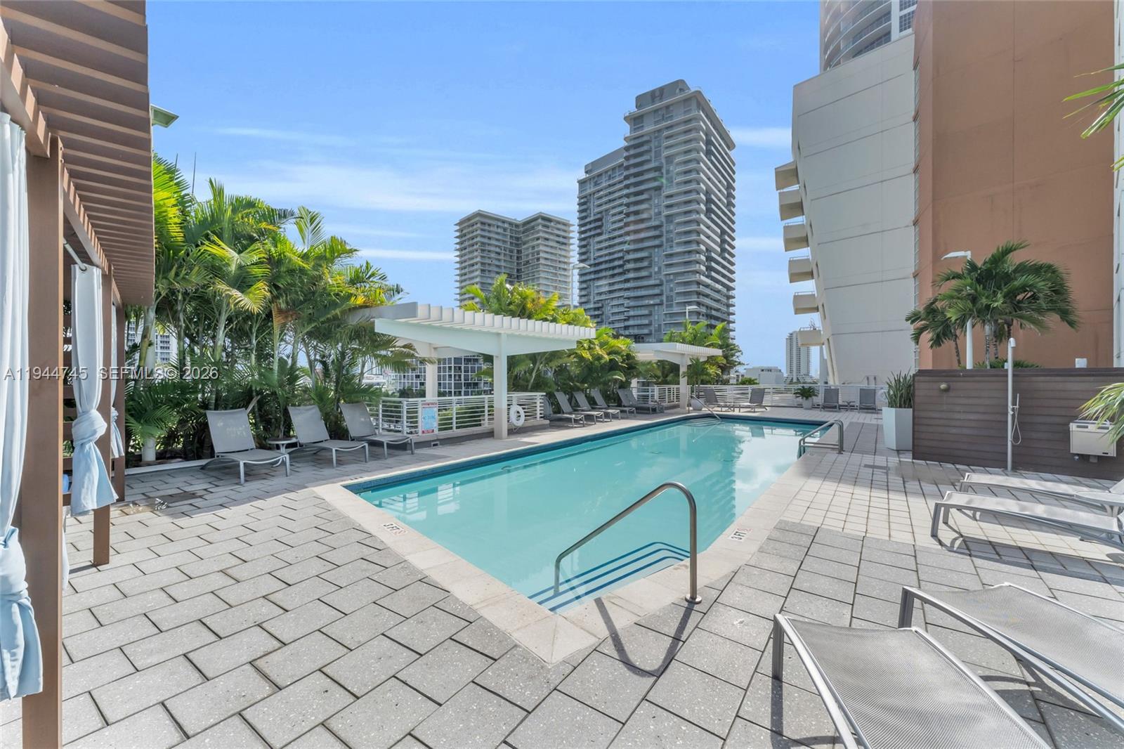 MIDBLOCK MIAMI CONDO - Residential