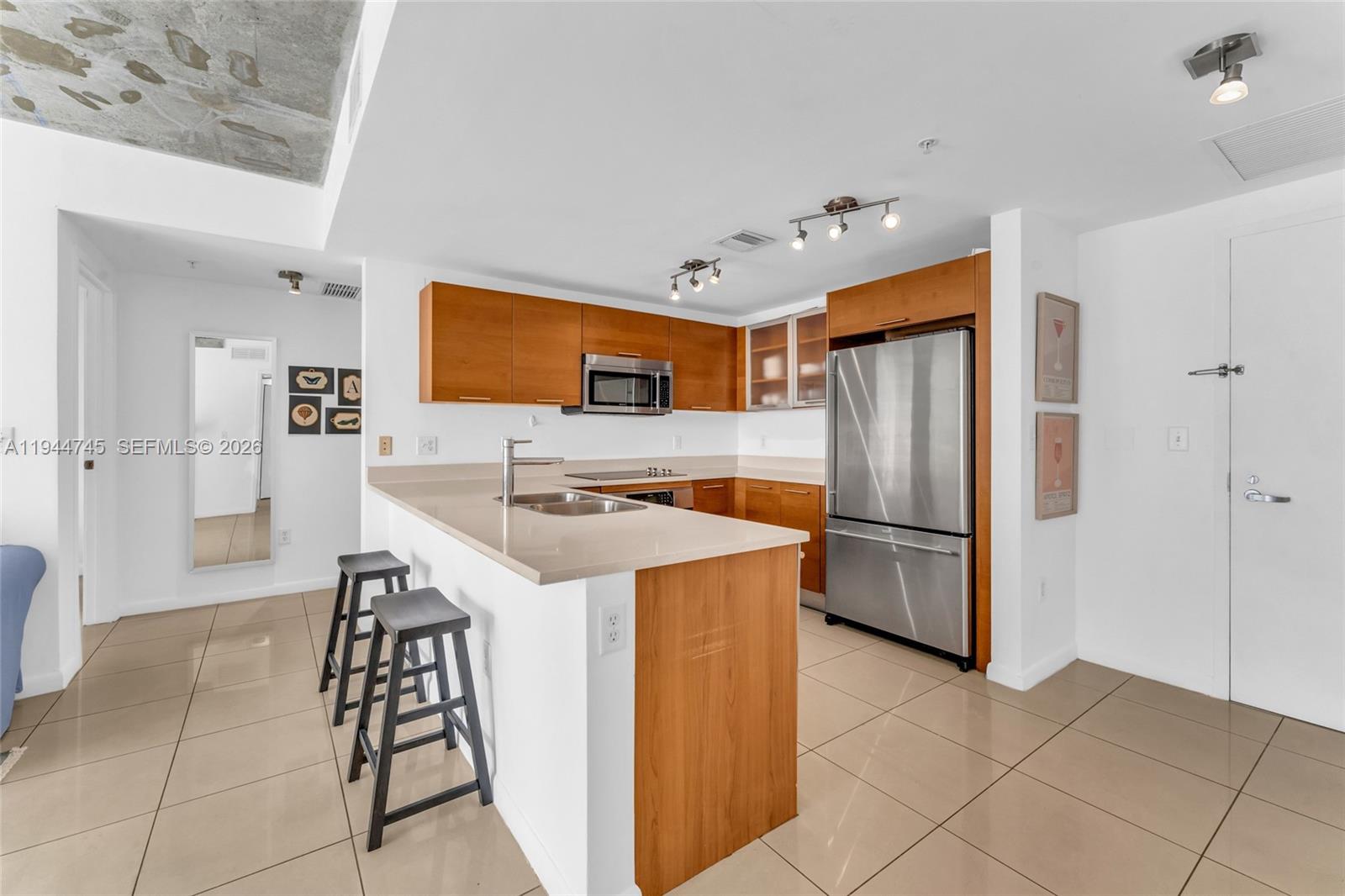 MIDBLOCK MIAMI CONDO - Residential