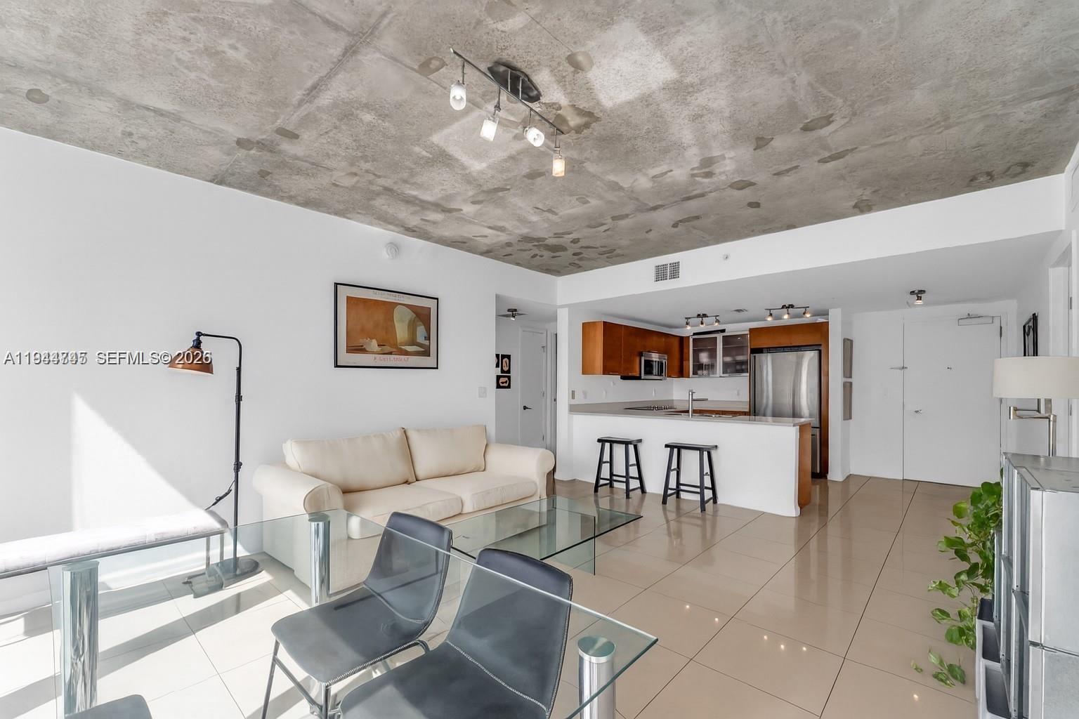 MIDBLOCK MIAMI CONDO - Residential