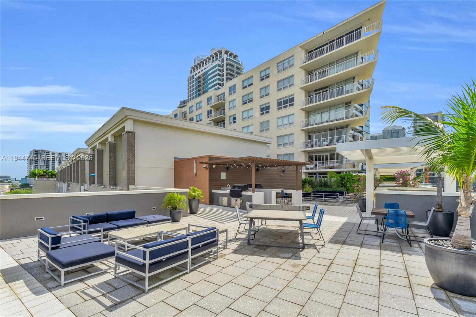 MIDBLOCK MIAMI CONDO - Residential